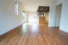 断熱性能の窓ガラスを採用。省エネ、光熱費カットにも貢献します。夏は涼しく、冬は暖かく快適に過ごせますよ＾＾