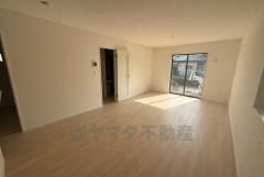 断熱性能の窓ガラスを採用。省エネ、光熱費カットにも貢献します。夏は涼しく、冬は暖かく快適に過ごせますよ＾＾