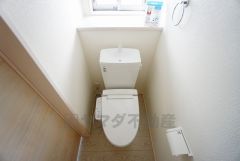 同仕様写真。温水、暖房、ウォシュレット付の高機能トイレです。