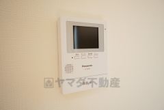 防犯性、セキュリティ対策に安心できるテレビモニター付きインターフォンです。セールスマン対策にもなり安心できます。