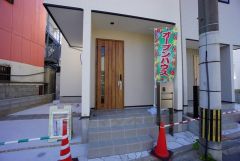 家の顔となる玄関扉がかっこいいと、たくさんの人を招き入れたくなりますね＾＾