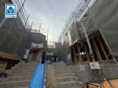 現地（2025年10月30日）撮影。若宮小学校まで徒歩2分と近く、お子様も無理なく通えます。快適でゆとりのある生活空間で新生活を始めましょう^^