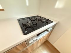 複数の調理を一度に行うことができる3口コンロ。効率よくお料理が出来ます。毎日のお料理も楽しくなりますね＾＾