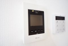 防犯性、セキュリティ対策に安心できるテレビモニター付きインターフォンです。セールスマン対策にもなり安心できます。