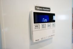 キッチン横からボタンひとつで操作が楽々。