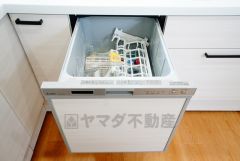 家事の時間が短縮できるフルオープンで開けやすい食器洗い乾燥機付。食事後に家族とのくつろぎタイムをしっかり取れます。