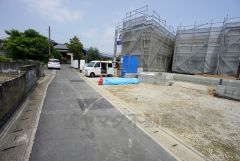 現地（2025年5月19日）撮影。住人以外の車の進入も少なく、小さなお子様を持つご家庭にも安心です。