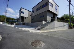 大型車の通行が少なく、騒音や振動が少ないので静かで快適な生活を送れます。