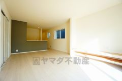 温かみのある雰囲気と、キッチンでの作業性を兼ね備え、家族の笑顔あふれる団らんのひと時をお過ごしいただける設計になっています。