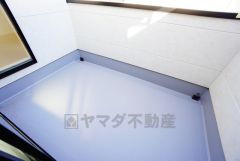 陽当たりの良いバルコニーです。お洗濯やお布団干しはもちろん、日光浴スペースにも。足元は防水工事施工済です。