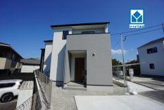 共働き夫婦に嬉しい家事動線と収納力を備えた新築戸建。シンプルで機能的、二人三脚の暮らしがもっと快適になる我が家＾＾