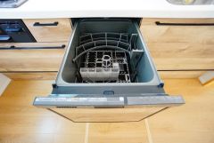 炊事時間を大幅に短縮できる食器洗浄乾燥機付き＾＾食器を洗う手間が減るので家族とのコミュニケーションの時間や自分の時間が増えますね。