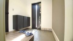 玄関はL字型に設計されているので、混み合わずスムーズに靴が履けそうですね＾＾