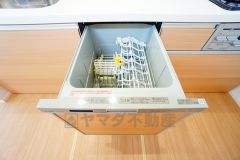 炊事時間を大幅に短縮できる食器洗浄乾燥機付き＾＾食器を洗う手間が減るので家族とのコミュニケーションの時間や自分の時間が増えますね。