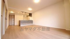 温かみのある雰囲気と、キッチンでの作業性を兼ね備え、家族の笑顔あふれる団らんのひと時をお過ごしいただける設計になっています。