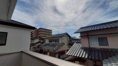 住む人のこだわりを活かす洋室。日当たりがよく、寝室としての利用もおすすめ。広めのクローゼットには荷物をすっきり片付けられ、ゆとりのある暮らしが出来ます＾＾