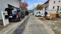 現地（2025年11月26日）撮影。大型車の通行が少なく、騒音や振動が少ないので静かで快適な生活を送れます。