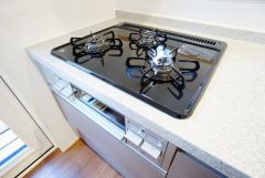 複数の調理を一度に行うことができる3口コンロ。効率よくお料理が出来ます。毎日のお料理も楽しくなりますね＾＾