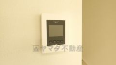 防犯性、セキュリティ対策に安心できるテレビモニター付きインターフォンです。セールスマン対策にもなり安心できます。