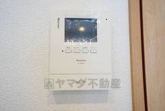 防犯性、セキュリティ対策に安心できるテレビモニター付きインターフォンです。セールスマン対策にもなり安心できます。