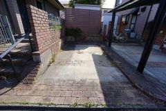 駐車スペースはゆとりある2台分を確保。マイカー用に、お客さま用に、余裕を持ってご利用いただけます。