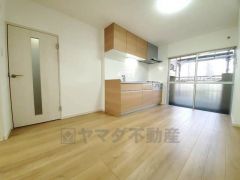 バルコニーに面しているので、においのこもりやすいキッチンの換気にも役立ちます。家族みんなで食事をしたり、素敵な団らんの場になりますね＾＾