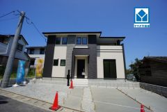 和白小学校徒歩7分、和白中学校徒歩3分＾＾スーパーやコンビニなども近く周辺環境充実。快適でゆとりのある生活空間で新生活を始めましょう^^