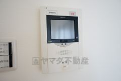 オートロックとモニター付きインターホン装備で女性やお子様も安心。充実のセキュリティで暮らしをサポートします。