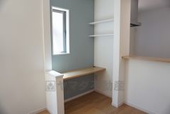 同仕様写真。スタディカウンターはお子様のお勉強スペースとしてはもちろん、ネット環境設置コーナーとしても活用出来ます。