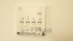 浴室暖房乾燥機付き。天候に左右されず、いつでも好きなときに洗濯物を干せるので、仕事や家事で忙しい方に重宝します。