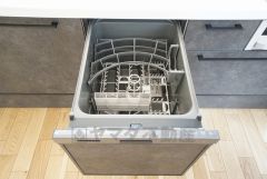 家事の時間が短縮できるフルオープンで開けやすい食器洗い乾燥機付。食事後に家族とのくつろぎタイムをしっかり取れます。