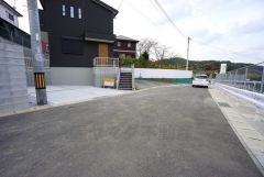 大型車の通行が少なく、騒音や振動が少ないので静かで快適な生活を送れます。