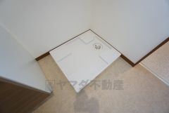 室内に洗濯機置き場有り。