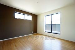 ご夫婦お二人のプライベートシーンを演出する寝室は、大容量のウォークインクローゼット付き。