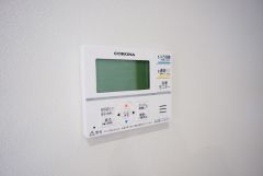 キッチン横からボタンひとつで操作が楽々。