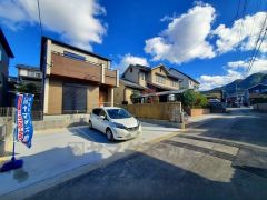 3台まで並列駐車できるので、急な来客時やお子様が成人して車を所有するようになっても安心です。