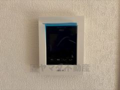 防犯性、セキュリティ対策に安心できるテレビモニター付きインターフォンです。セールスマン対策にもなり安心できます。