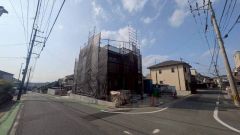 住人以外の車の進入も少なく、小さなお子様を持つご家庭にも安心です。落ち着いた住宅地内で快適な生活を実現してみませんか。