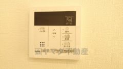 キッチン横からボタンひとつで操作が楽々。