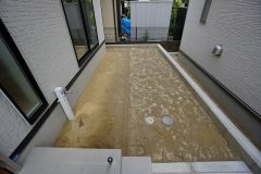 広すぎず管理がしやすいから、共働き世帯にも嬉しいですね。 お洗濯やちょっとした外遊びなど、日常使いにちょうどいいスペースです。