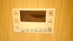 湯量・湯温の設定、そして保温までワンタッチのフルオートバス。便利な追い炊き機能付きです。