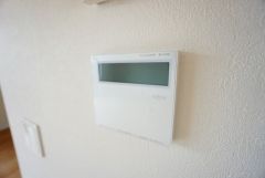 キッチン横からボタンひとつで操作が楽々。