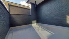 風通しも良く日当たり良好なバルコニーは、洗濯物を干すだけでなく、テーブルセットを置いて休日にブランチ、星を眺めながら晩酌もいいですね＾＾バルコニーのあるステキな生活をお楽しみください＾＾