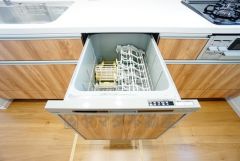 時間を大幅に短縮できる食器洗浄乾燥機付きキッチンです＾＾冬場の洗い物で手荒れの悩みもなくなります。