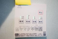 浴室暖房乾燥機付き。天候に左右されず、いつでも好きなときに洗濯物を干せるので、仕事や家事で忙しい方に重宝します。