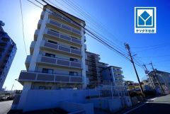 奈多駅徒歩11分、スーパーやコンビニなども近く周辺環境充実。快適でゆとりのある生活空間で新生活を始めましょう^^