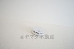 火災発生をいち早く知らせてくれる火災報知器は標準装備です。