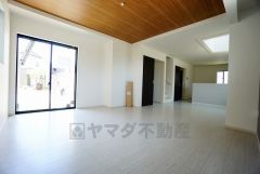 断熱性能の窓ガラスを採用。省エネ、光熱費カットにも貢献します。夏は涼しく、冬は暖かく快適に過ごせますよ＾＾