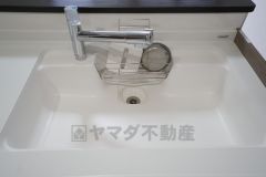 広々とした凸型シンクに洗剤ポケットを標準装備。大きなお鍋など洗いやすいです。