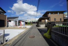 住人以外の車の進入も少なく、小さなお子様を持つご家庭にも安心です。